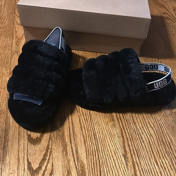 Brand New Kids UGG Fluff Yeah Slides - Picture 2 of 5